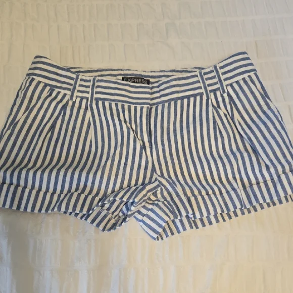 💥Express Blue and White Striped Shorts - Picture 1 of 5